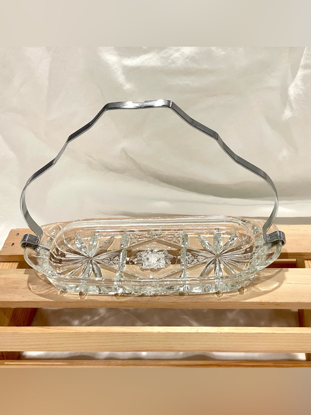 Anchor Hocking Starburst Clear Glass Butter Dish w Metal Handle.